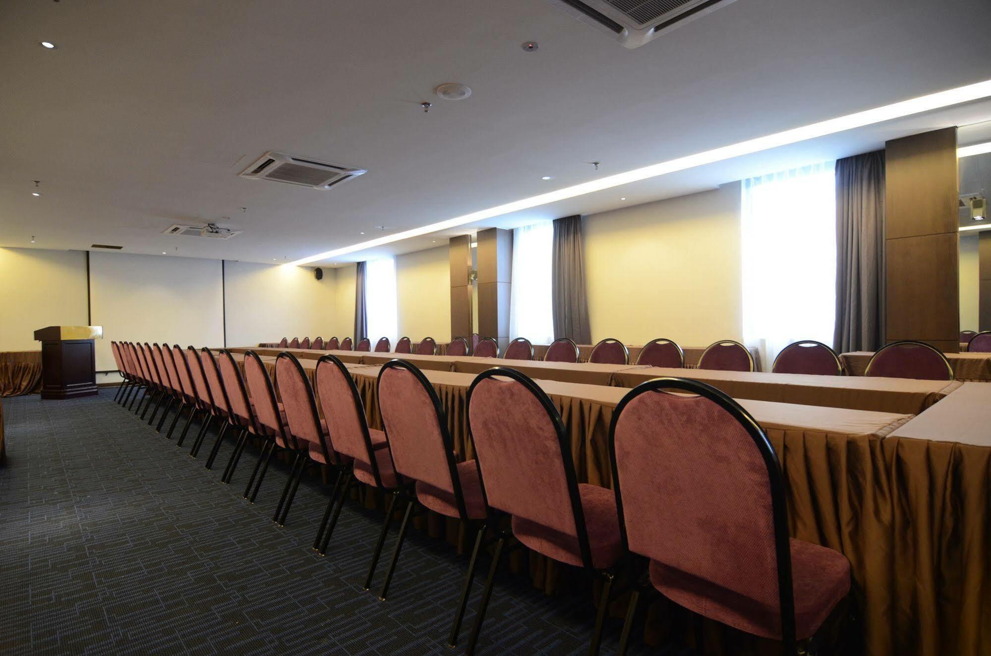 The Leverage Business Hotel Johor Bahru Exterior foto